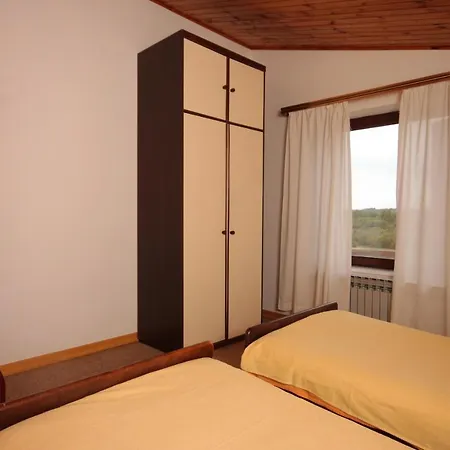Manjadvorci 7445a